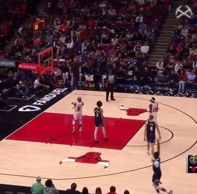 [Highlight] Reggie Jackson buzzer beater from his own half