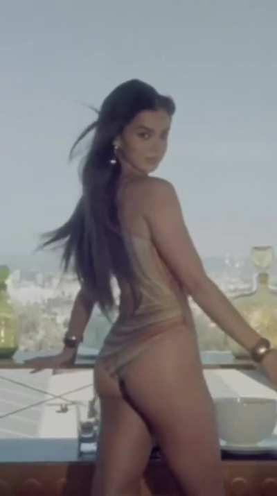 I would never wear a rubber with Hailee Steinfeld.