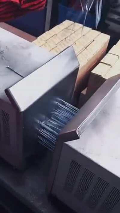 How nails are oriented before packing