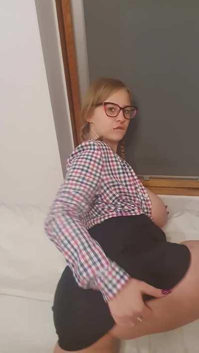 A quick video of my asshole from my internship at the office.