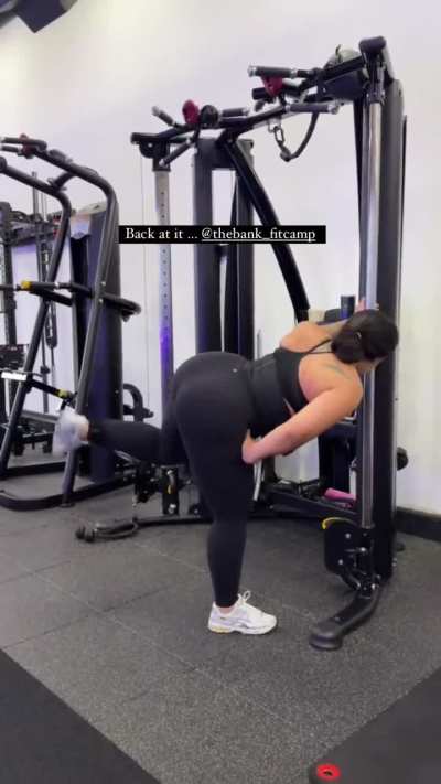 Joie Chavis (@joiechavis)