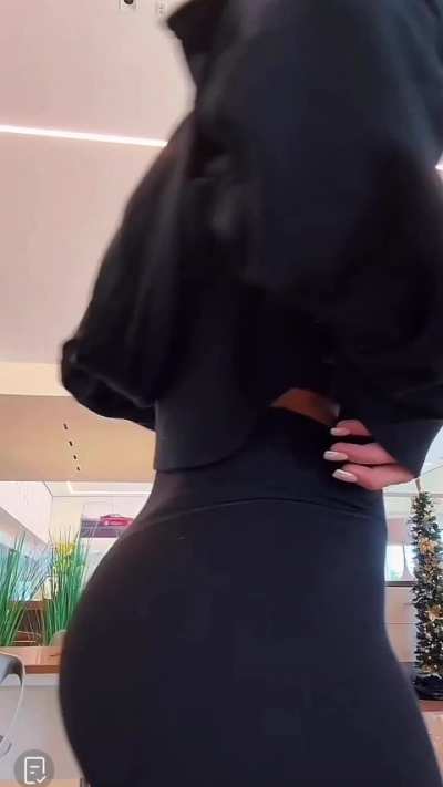 Kier in black leggings🖤