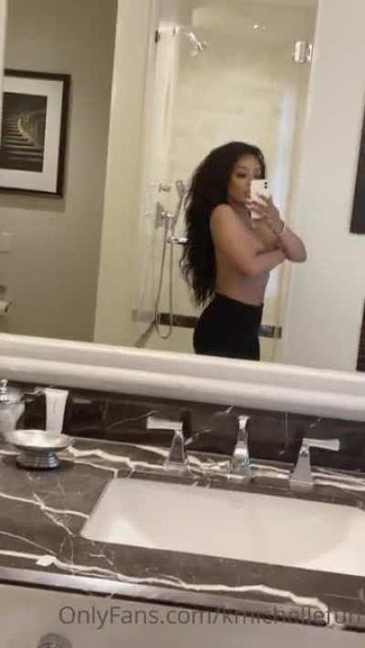 Topless video from her OF🍒