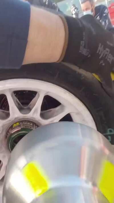 POV of the wheelgun during a pitstop