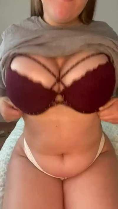 Finally I feel comfortable enough to show my chubby tummy... plz be nice