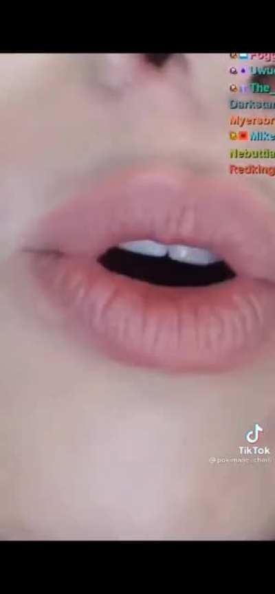 Holy shit this is like the best clip to cum on 🤤🤤💦💦💦