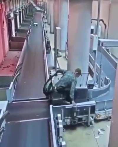 Reporting an unidentified package in aisle 50