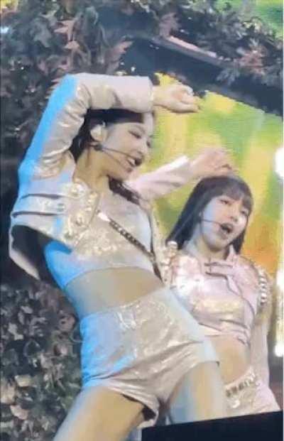 Oh you naughty slut keep doing that I like the view on it 🥵👅