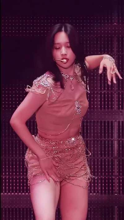 Mina's Hip movements 🥵