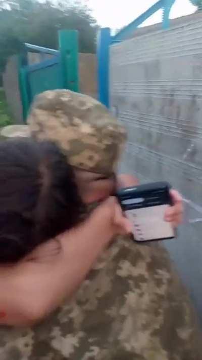 Ukrainian soldier surprises his daughter, this is what they are fighting for everyday