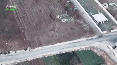 New footage released by Syrian rebels shows how a group of SAA soldiers get ambushed by pickup trucks.