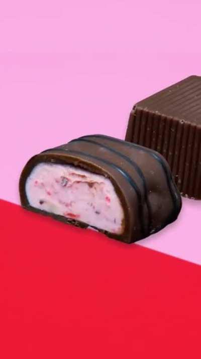 Режем шоколад со звуком