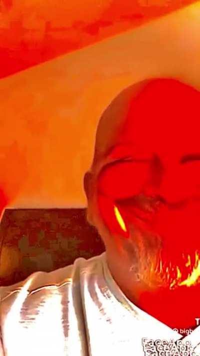 Rick Harrison checks out your item