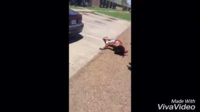 Man gets his head slammed on car in street fight