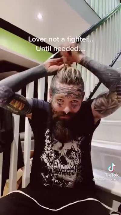 Damn this guy is scaring me with that shoelace.