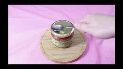 How to open a stuck jar