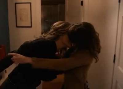 Another hot kiss scene 