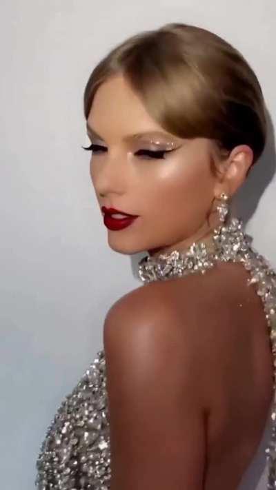 Do as Goddess Taylor Swift commands