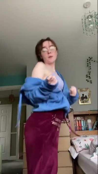 Laura Shaking That Ass