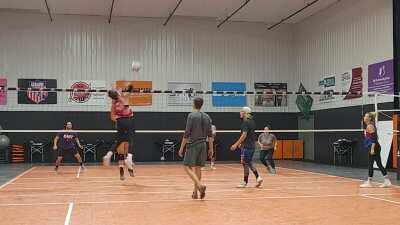 One Handed Volleyball Set! A lot of people liked this particular clip so here it is! My previous account was 
