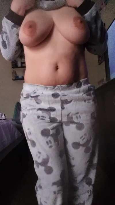 Upvote if you Like Disney's Mickey Mouse?☺