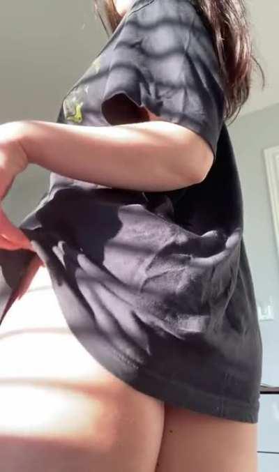 I’m so tiny but my ass makes up for it