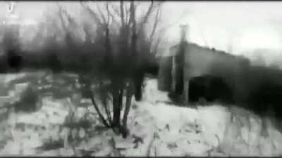 Ukraine soldiers find the Russians hiding in a barn, they refuse to surrender