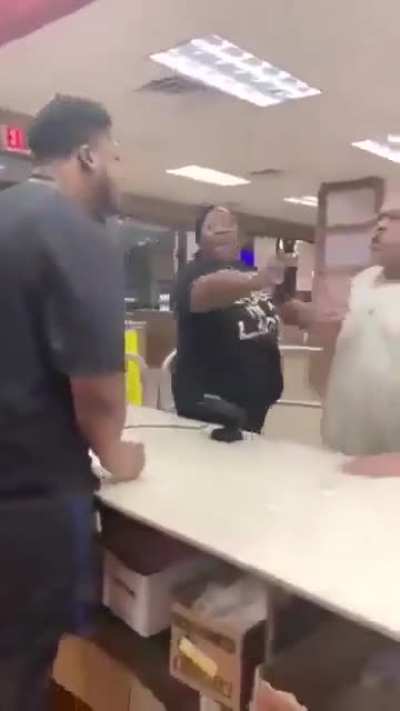 Burger King Employee Crashes out on aggressive Customer