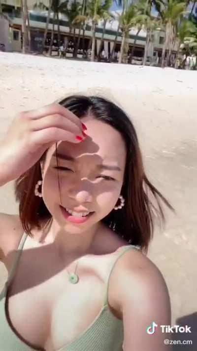 sarap mag beach pag may ekalam osus talaga (Zen C. Mendoza - @zen.cm)