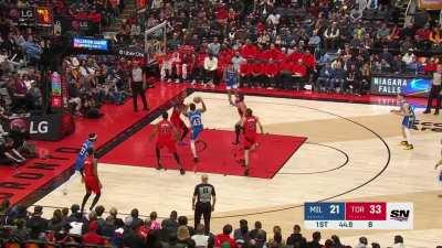 [Highlight] Thanasis rises and slams it over Chris Boucher!