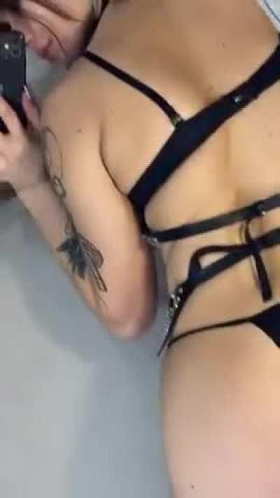 I love showing off my busty body to internet strangers