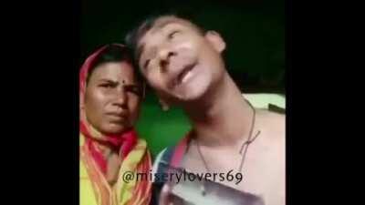 Iski maa humko judge kar rahi hai ye chutiyap dekhne ke liyee!!