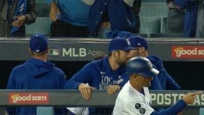 [Highlight] Will Smith smacks a 2 run HR to extend the Dodgers’ lead to 7-2