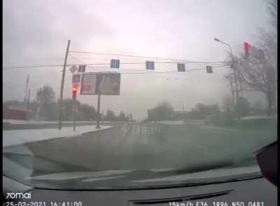 Ukrainian driver finds himself in a middle of rocket barrage