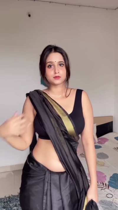 Juhi Sharma navel