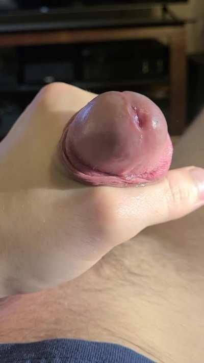 A tight, inspecting grip