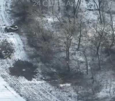Great example of how much more organized Ukrainians are when conducting an attack. Tank lays smoke to obscure their approach, one section dismounts from their M113 and provides cover at distance, other section dismounts and attacks the Russian position in
