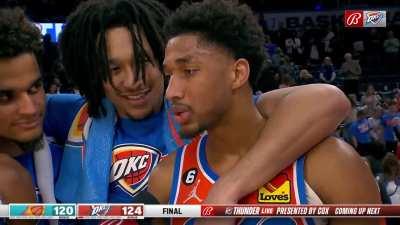 [Highlight] SGA joined by four teammates in postgame interview after beating the Suns