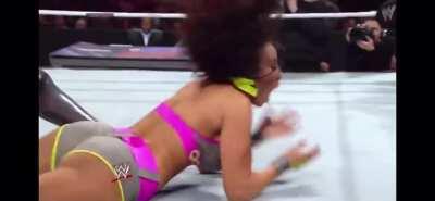 Cameron teaching Layla a lesson🍑