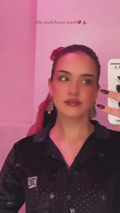 Lilimar (25) (Bella and the Bulldogs)