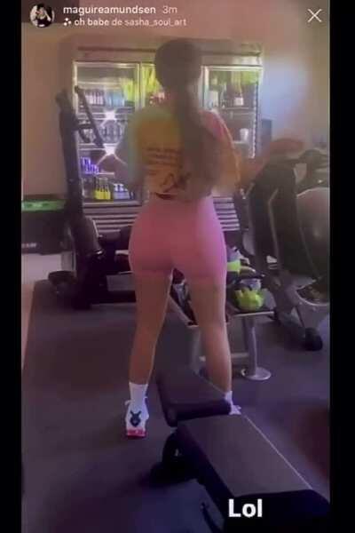 Kylie’s ass jiggling (motion tracked)