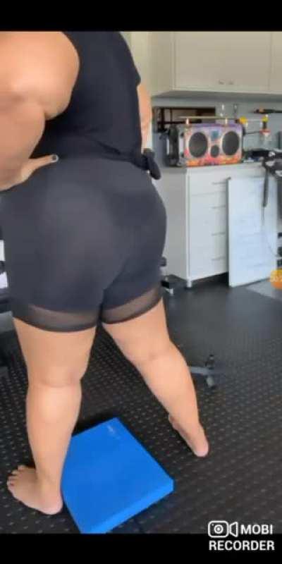 Lina fanene ass workout video