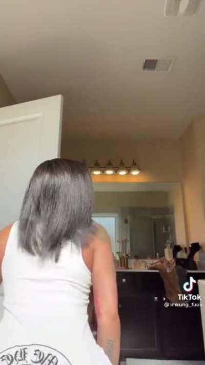 She wife material ong🤤🤤🤤🤤