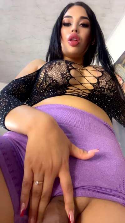 could you resist this juicy chocolate bar 🖤