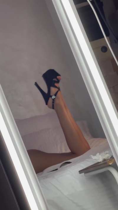 Watch them dance 🖤