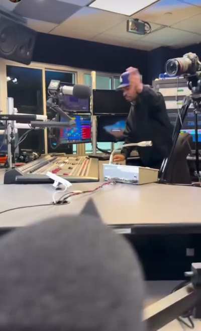 “I HeRd tHeY arE GetTinG a RadiO ShOw” go be a father dude you obsessed