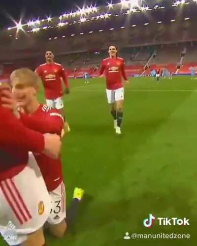 Fernandes to Mctominay after his goal: “Hey, the ball was for me M*therF***er” 😂😂 (Credit- @ManUnitedZone_ on Twitter)