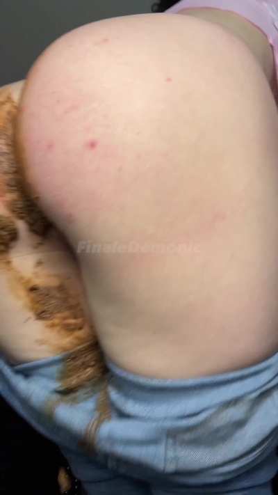 The aftermath of a desperation poop in jeans ( no panties ) 