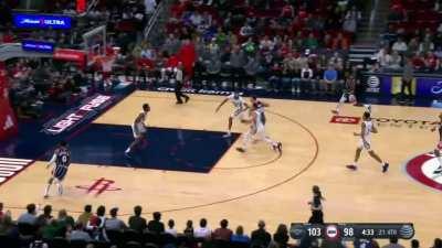 [Highlight] Alperen Sengun steals the ball and goes court to court again for the slam