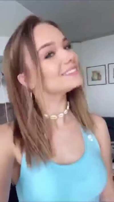 Best-of Gif (Teil 2/2) von einem Werbe-TikTok vom 29.09.2020 ...#RIPBeautxVlogs